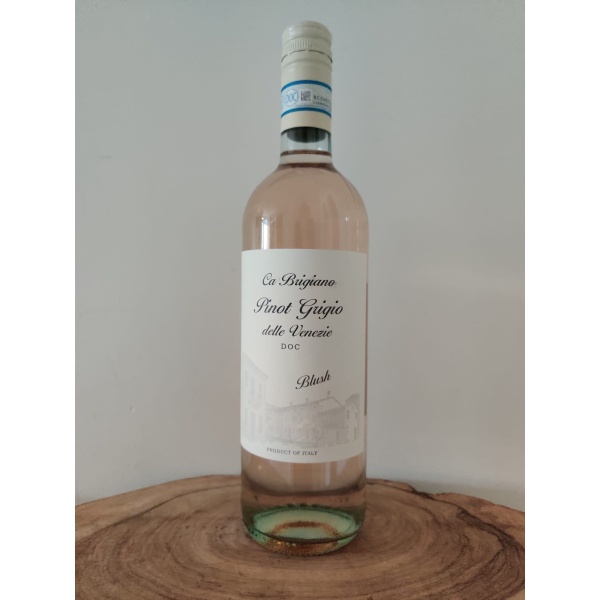 Lichtroze ‘blush’ rosé van de witte druif pinot grigio. In de smaak is de wijn bloemig en stuivend met een smaken van framboos en steenfruit.